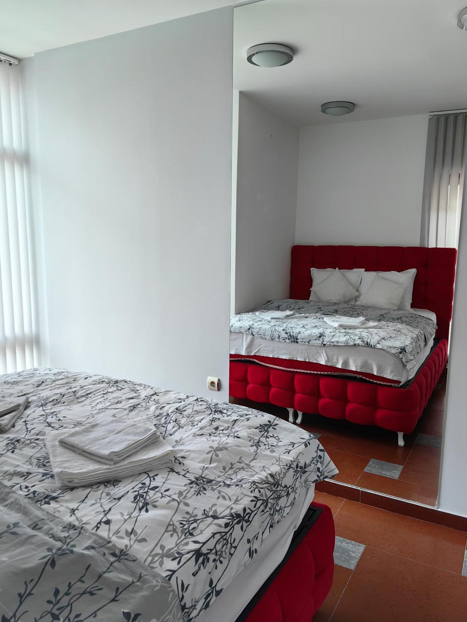 2 Bedrooms Apartment. プロヴディフ エクステリア 写真